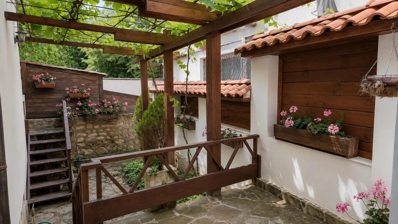 Detached house located in the heart of the old town and the iconic Greek Quarter