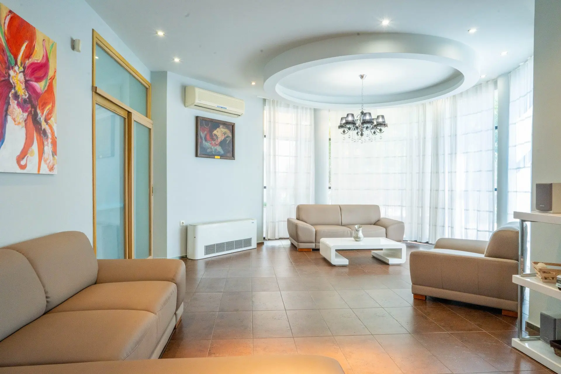Spacious detached house in excellent condition and swimming pool in Budjaka area