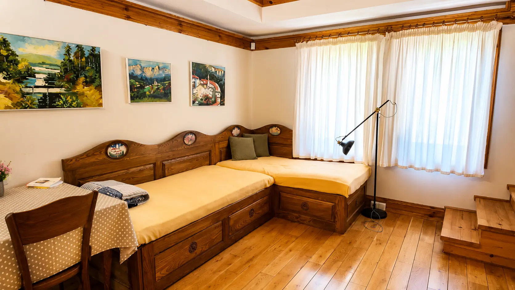 Detached house located in the heart of the old town and the iconic Greek Quarter
