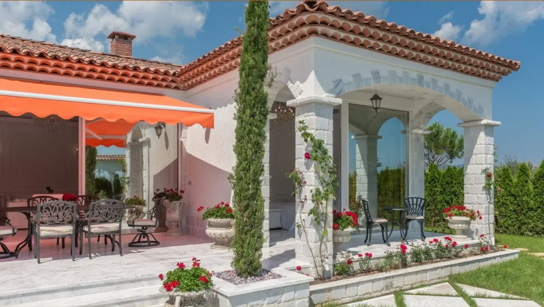 Luxurious four bedroom villa and pool in Sunny Beach for sale