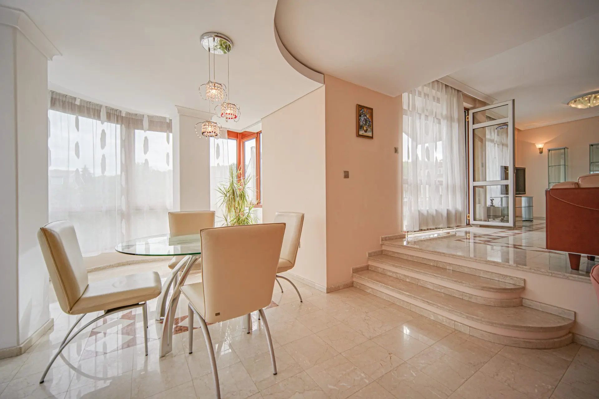 Spacious four-room apartment with panoramic views of Borisova Garden in the heart of Lozenets