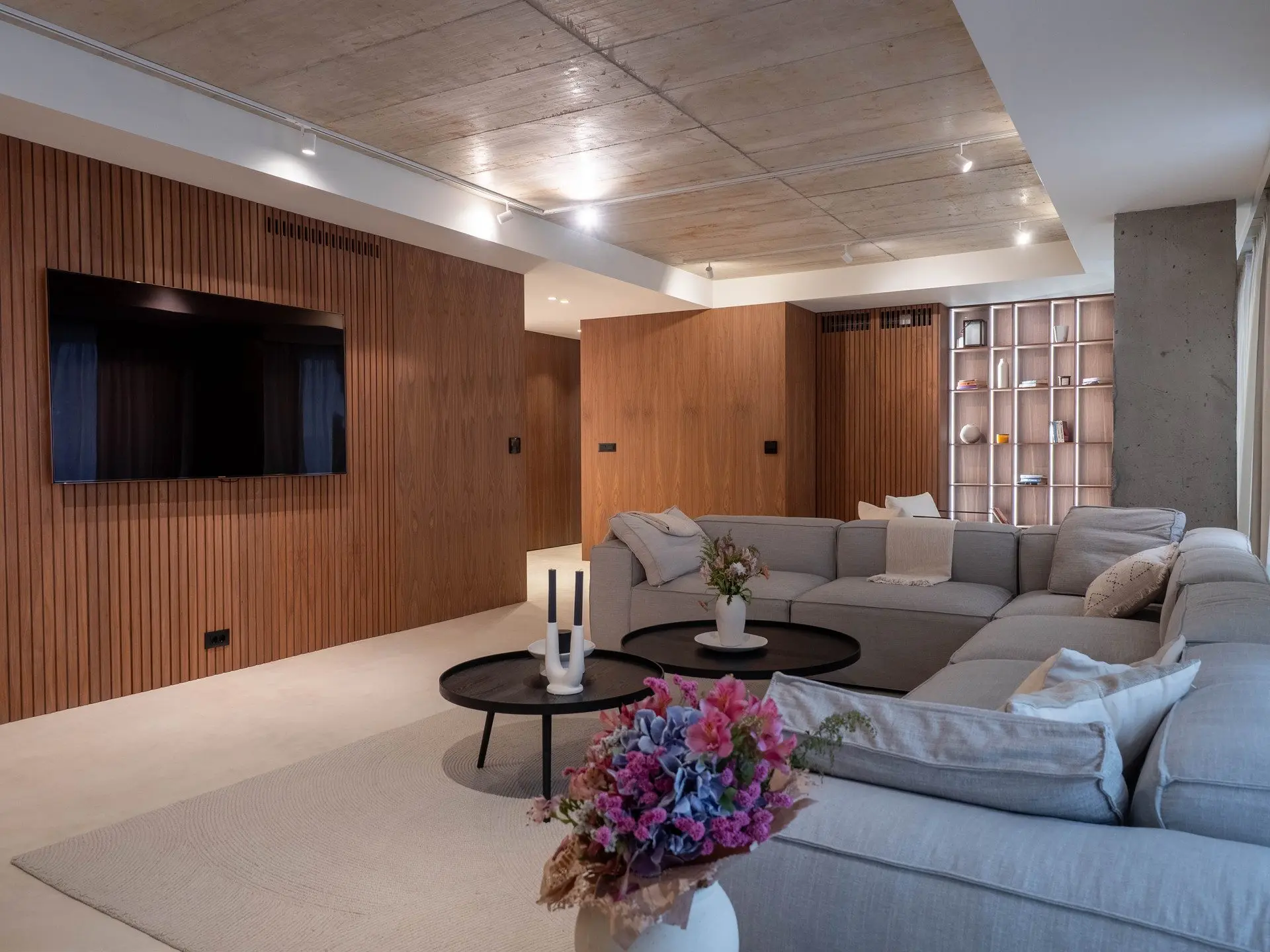 Penthouse with an infinity pool and a view of Marina Port Sozopol