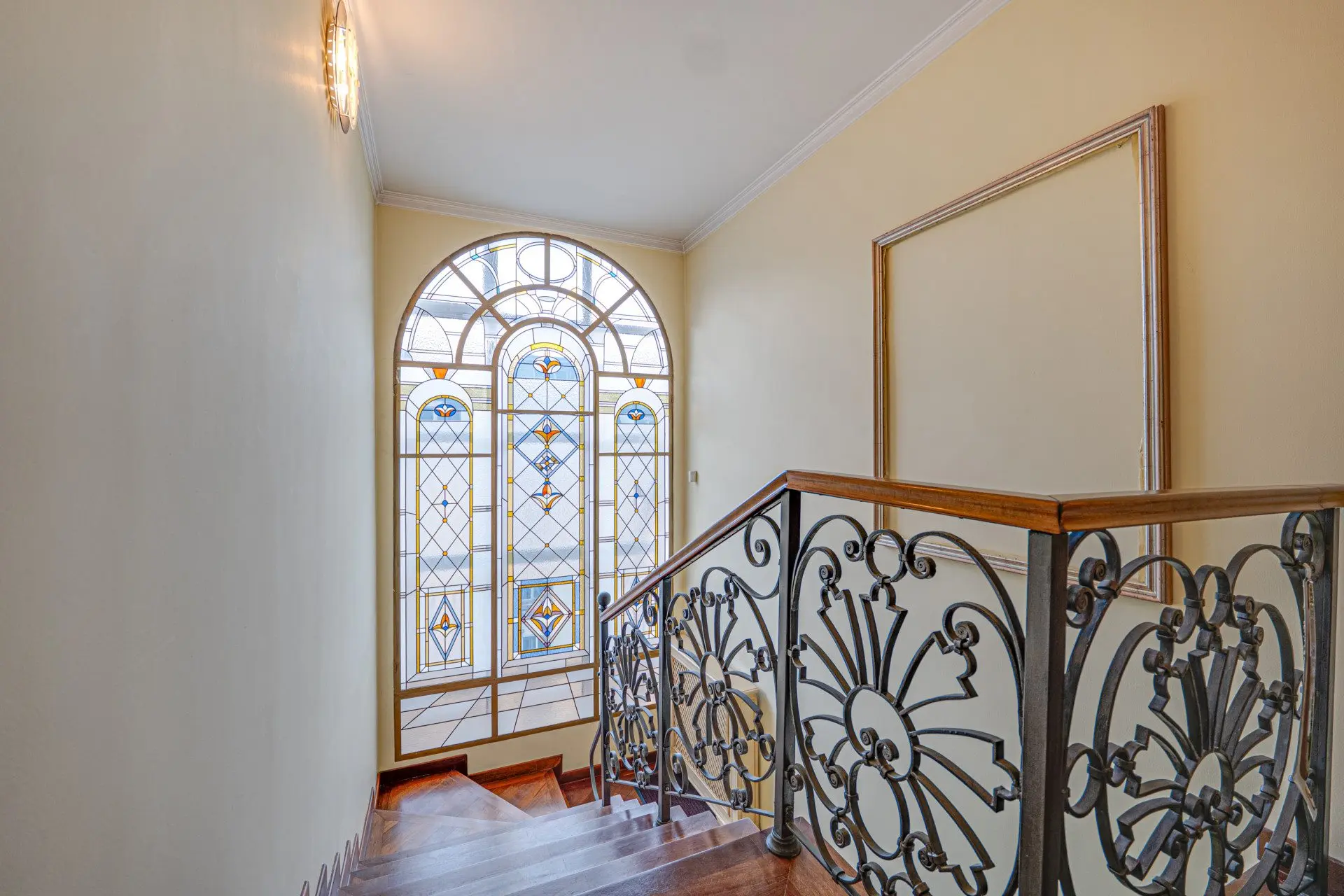 Impressive classic three-bedroom apartment in Manastirski Livadi-West district for sale