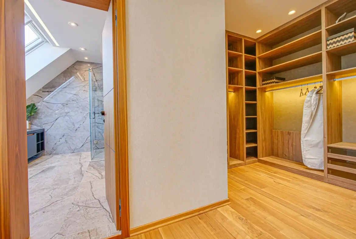 Magnificent three-bedroom apartment with a double garage in the Iztok district for sale