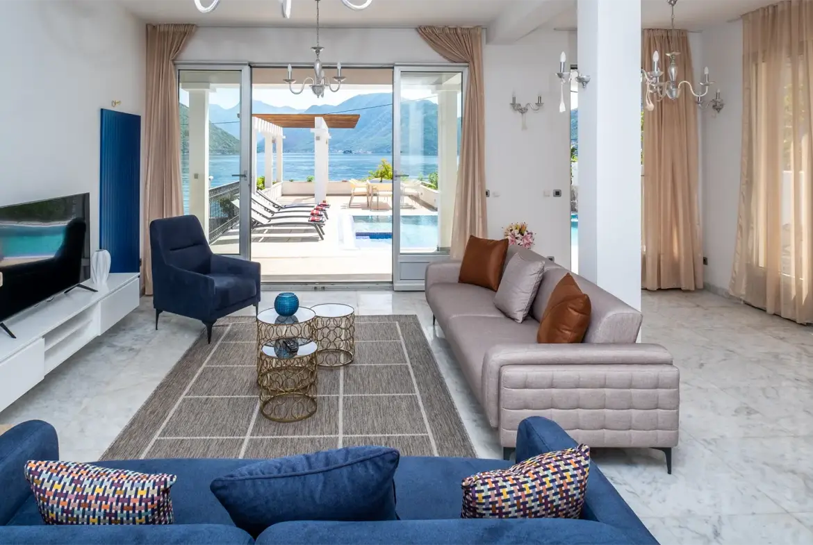 Four bedrooms villa Boka Bay