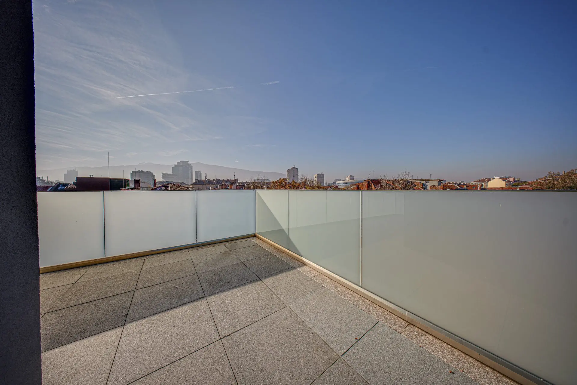 Penthouse with a panoramic terrace next to the National Palace of Culture for sale