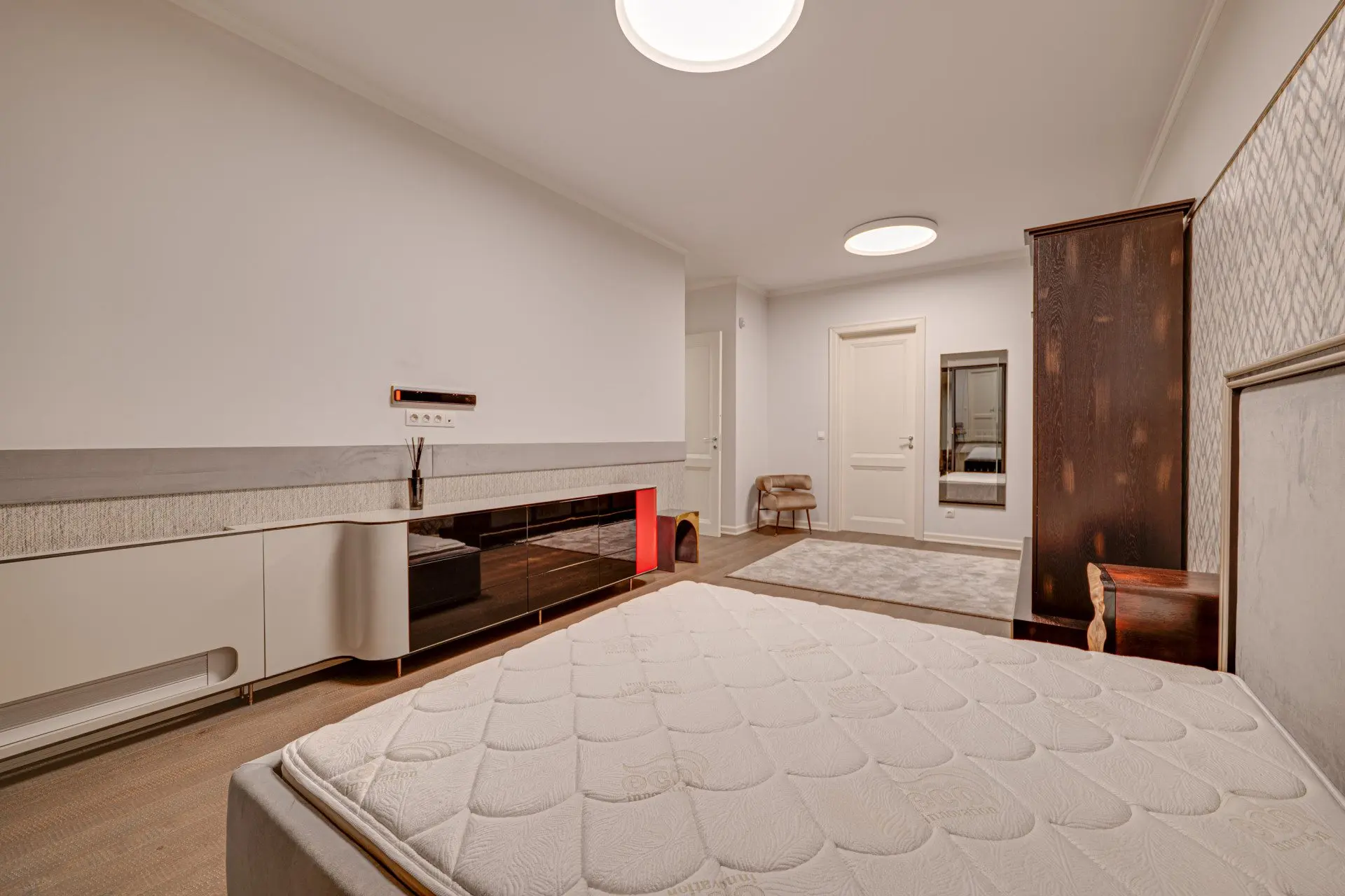 Designer apartment in an iconic building with a parking space included in the price