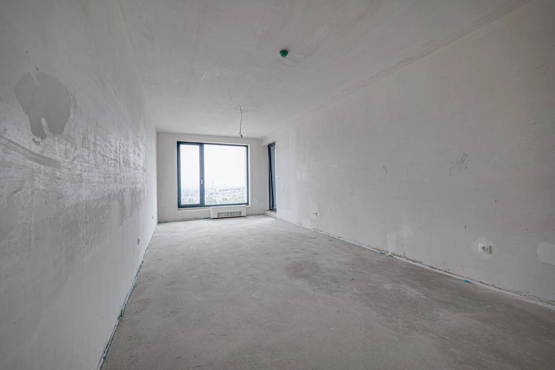 Three bedroom apartment in a luxury building next to Paradise Mall