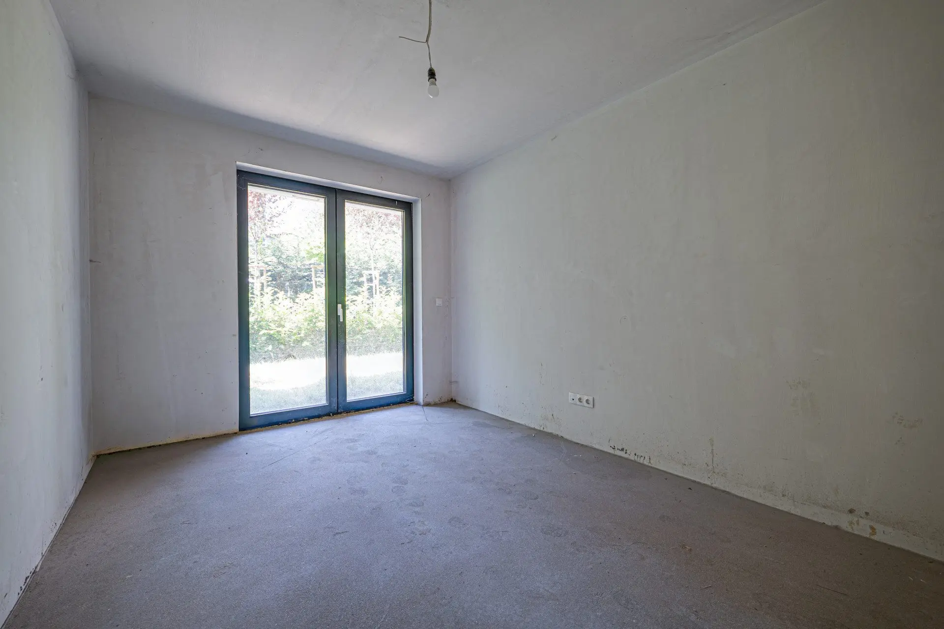 Apartment with a spacious private yard and a garage with direct indoor access in downtown Sofia