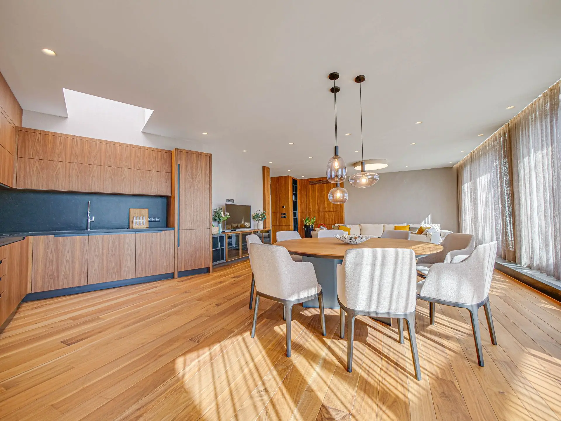 Magnificent three-bedroom apartment with a double garage in the Iztok district for sale