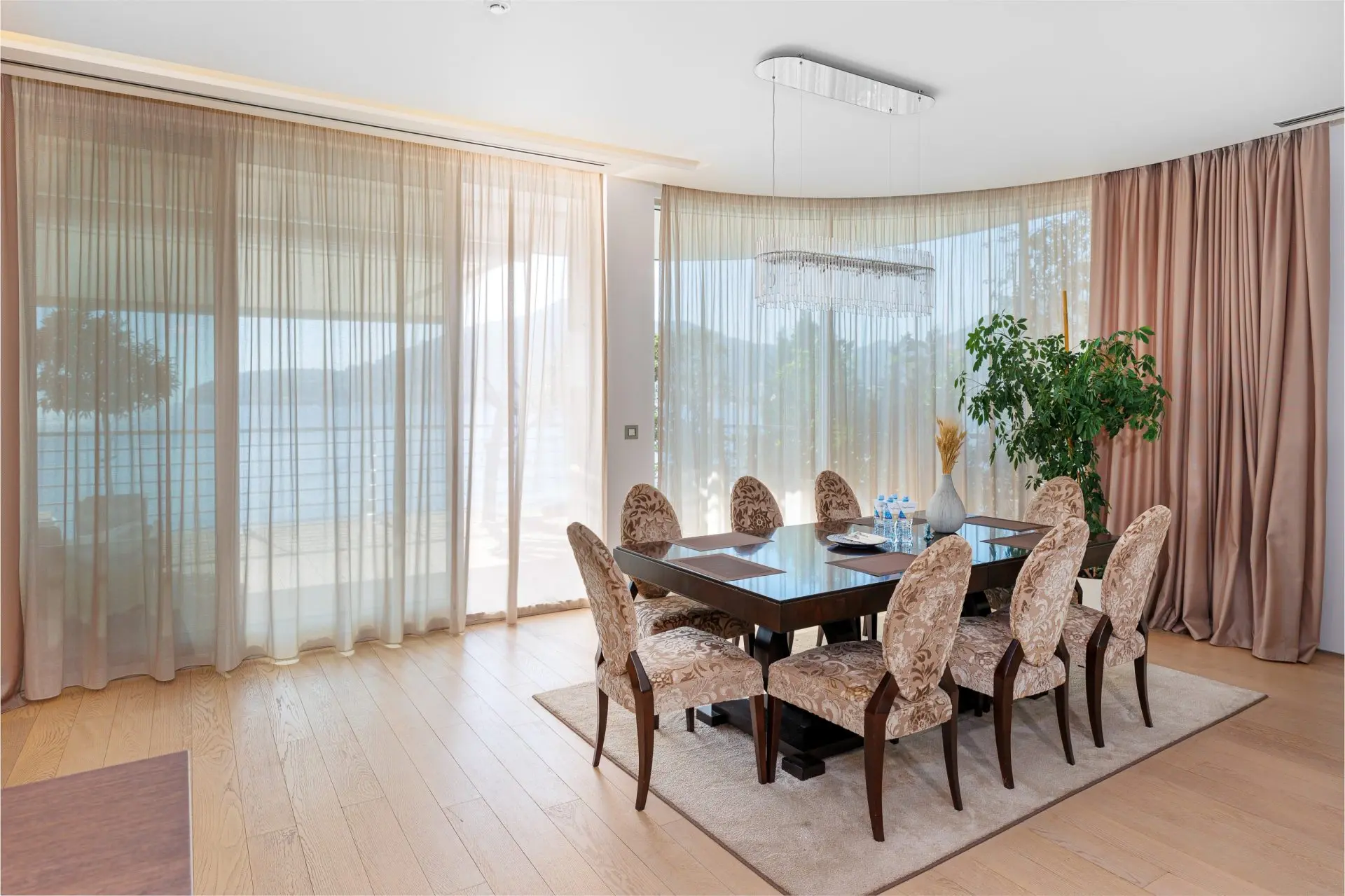 Luxurious and spacious apartment