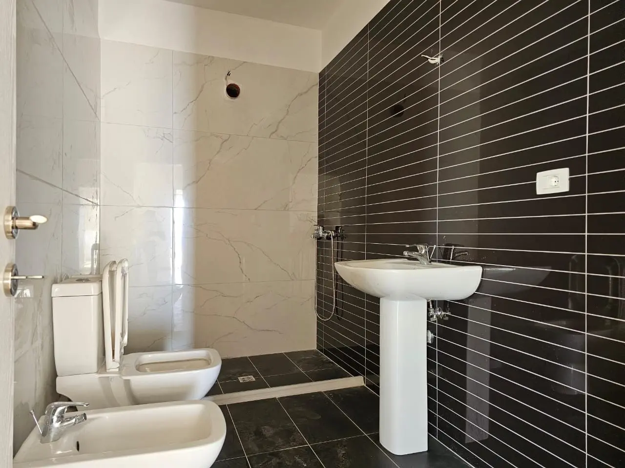95c53654-3c62-4139-8423-051296e0de29 Two Bedroom For Sale In Saranda Albania