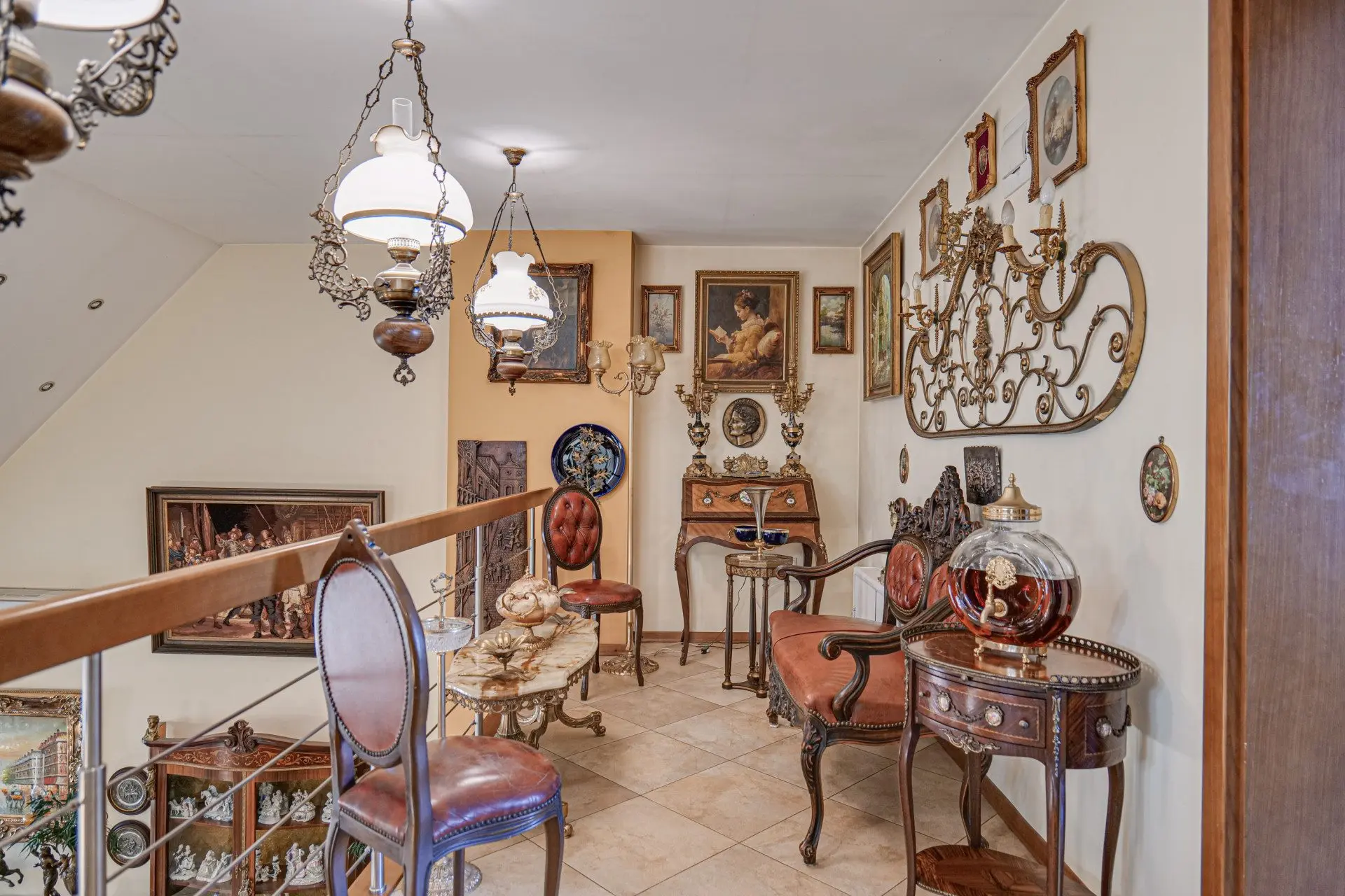 Aristocratic multi-room apartment with unique antiques in Mladost 1 for sale