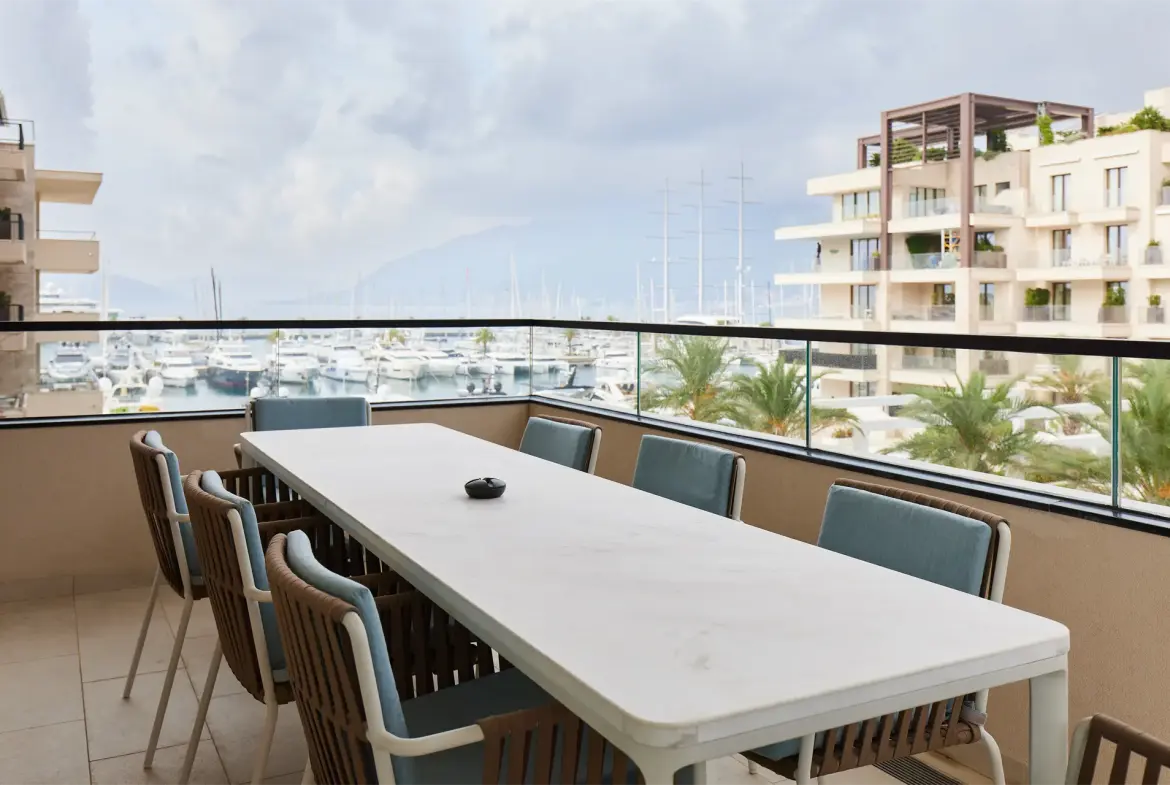Three-bedroom apartment at Aqua residence available for sale