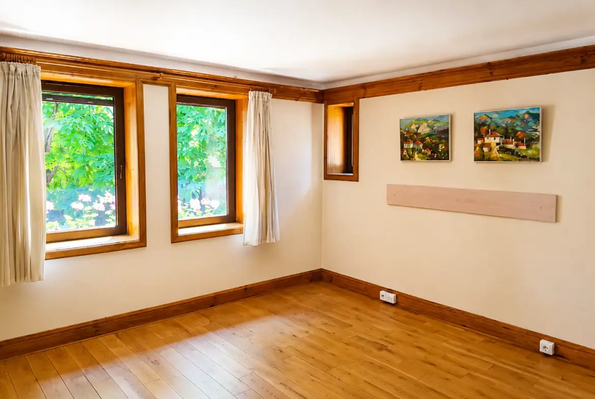 Detached house located in the heart of the old town and the iconic Greek Quarter