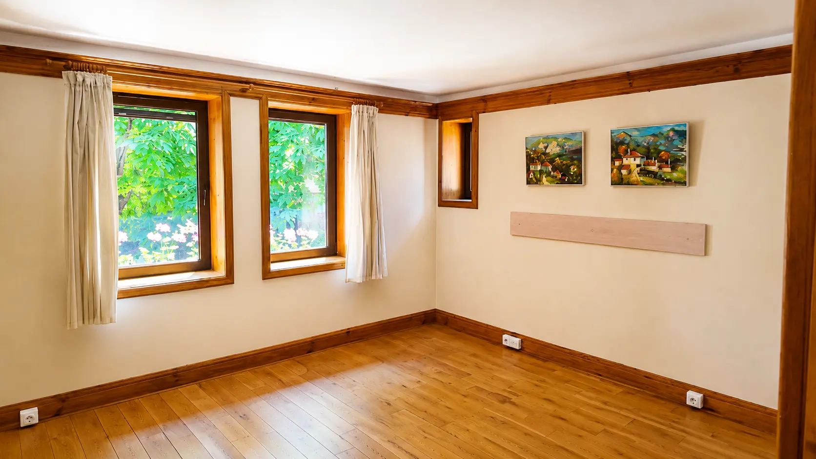Detached house located in the heart of the old town and the iconic Greek Quarter