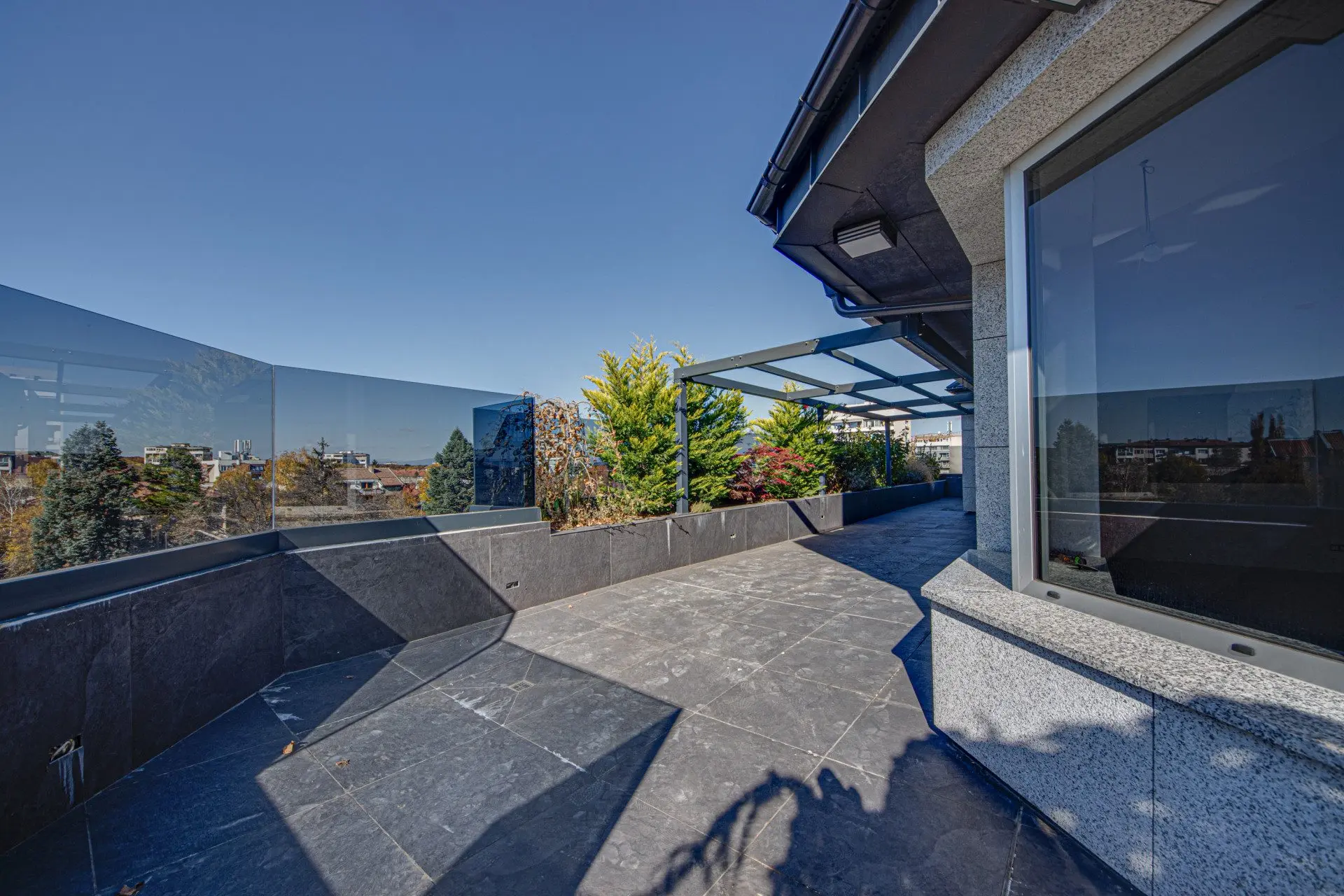978f43132a950eec5e095af823f2f37e-1 Luxury penthouse in Iztok for sale