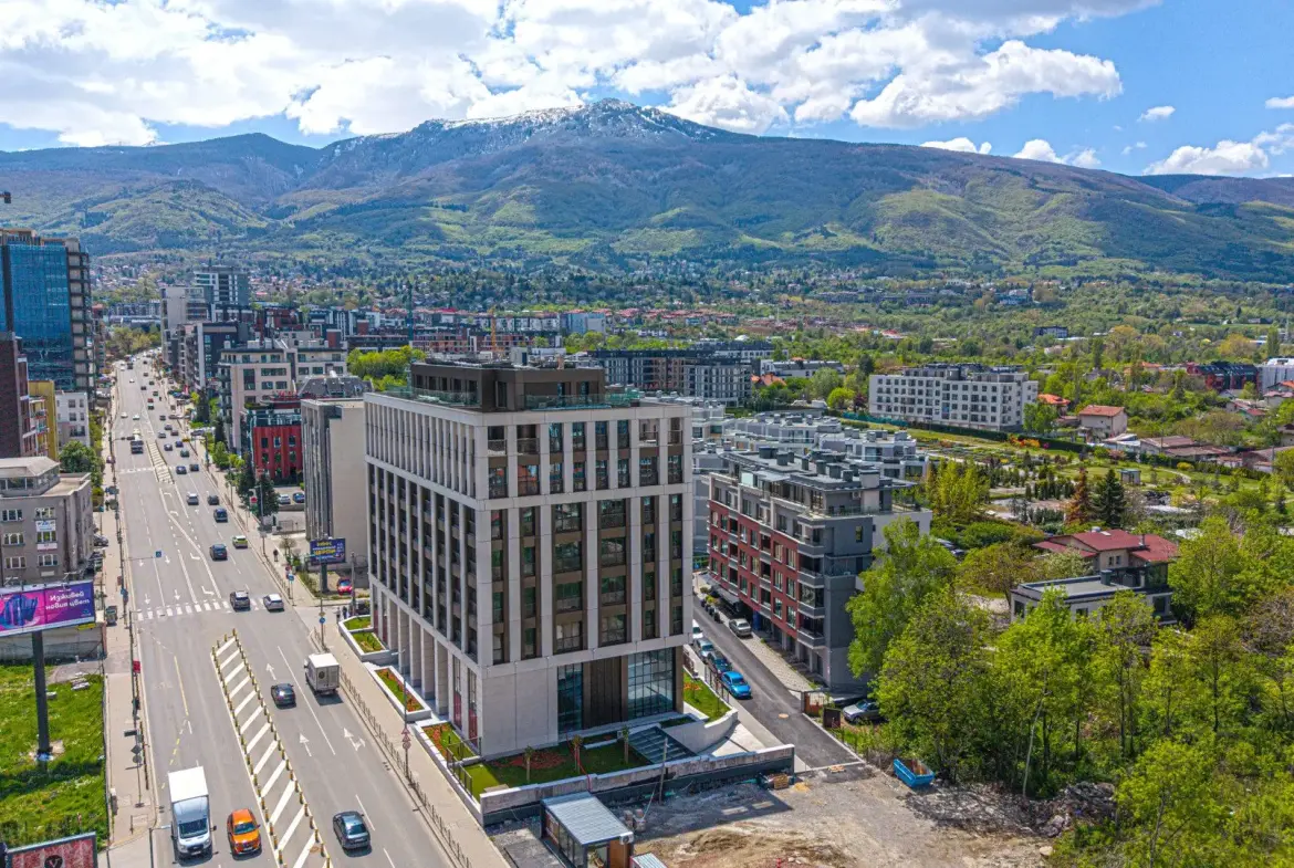 Multi-room apartment in a new elegant building on Cherni Vrah Blvd. for sale