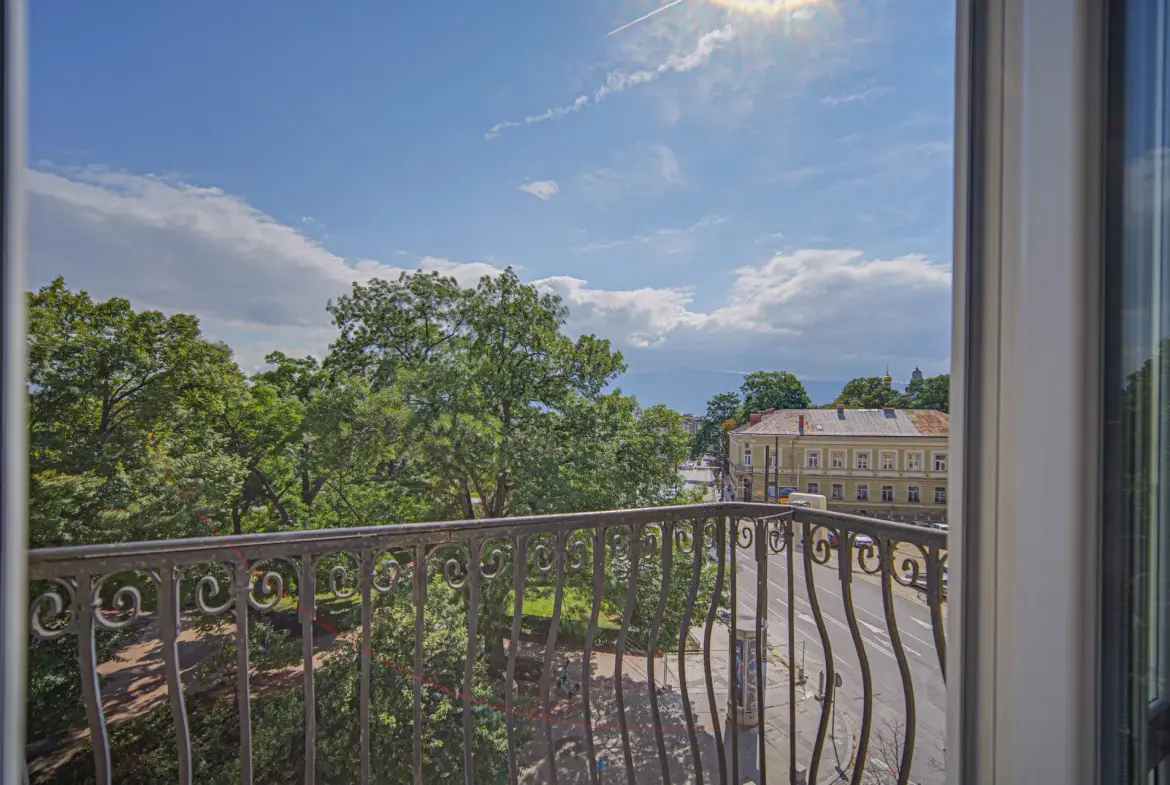 Elegant apartment with panoramic views in the heart of Sofia for sale