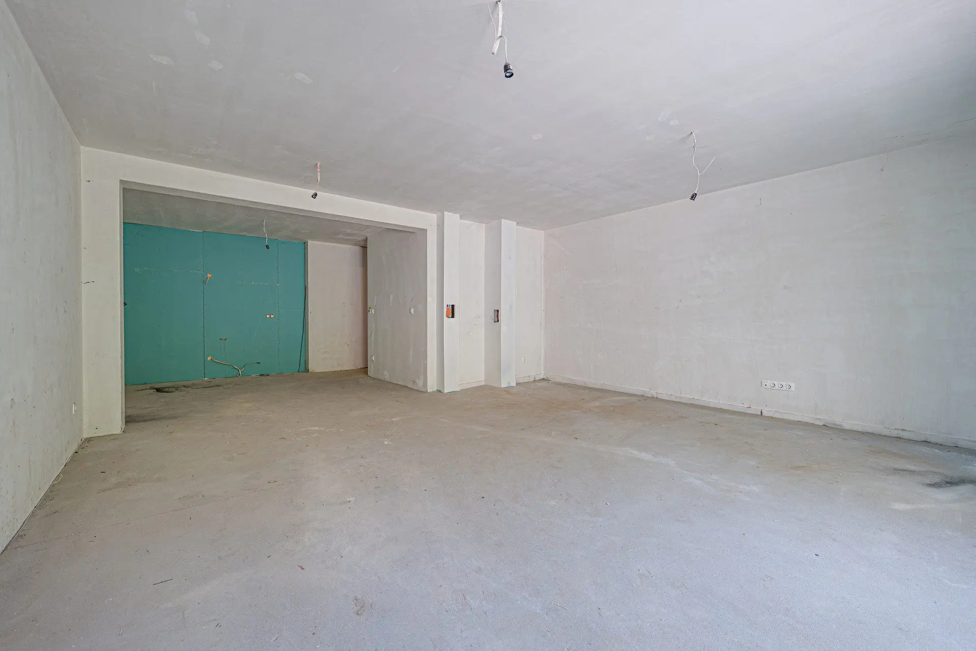 Apartment with a spacious private yard and a garage with direct indoor access in downtown Sofia