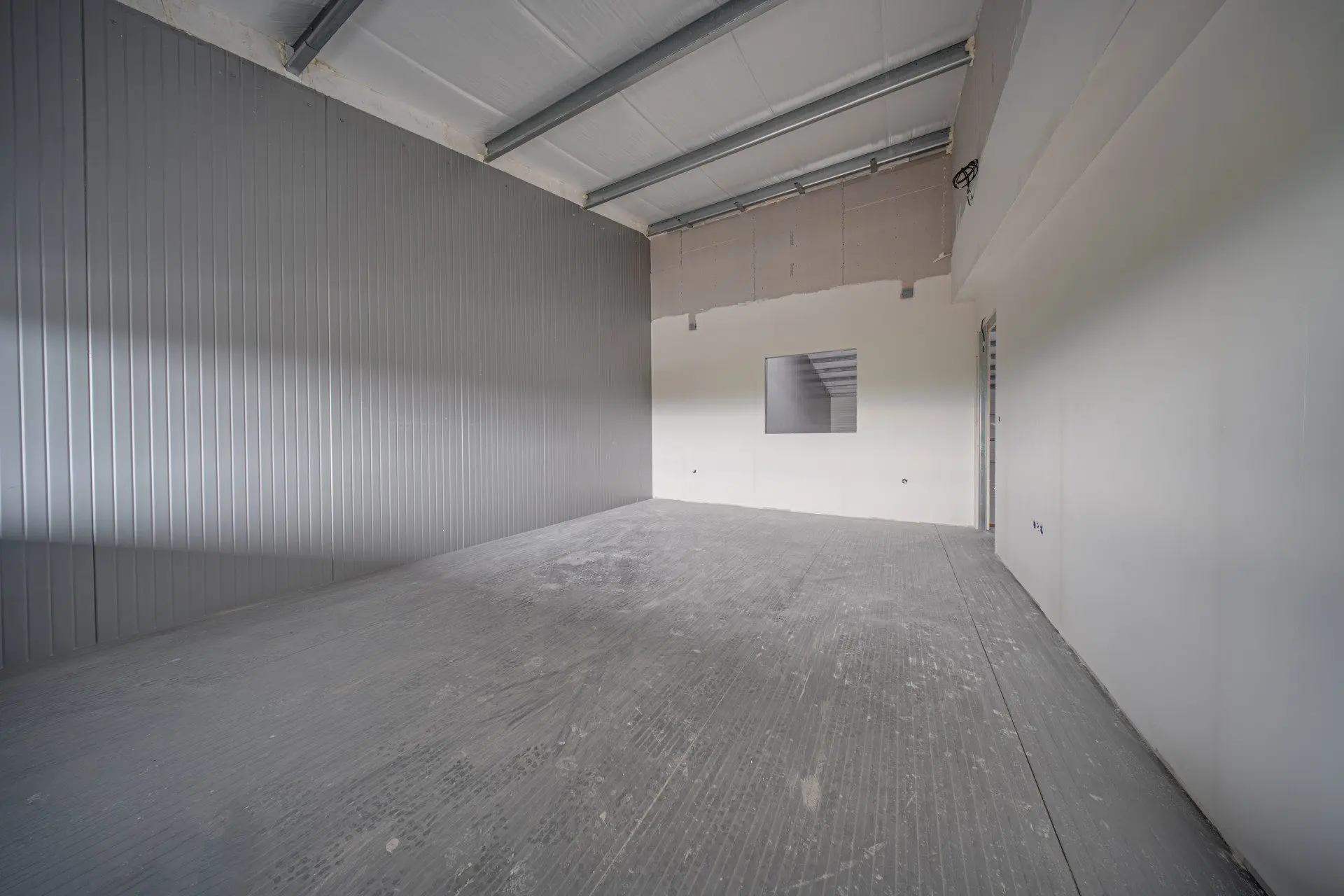 99a8da4c3e49b007d088962d14489a74 Newly built warehouse premises are for sale in the village of Lozen, at the Act 14 stage