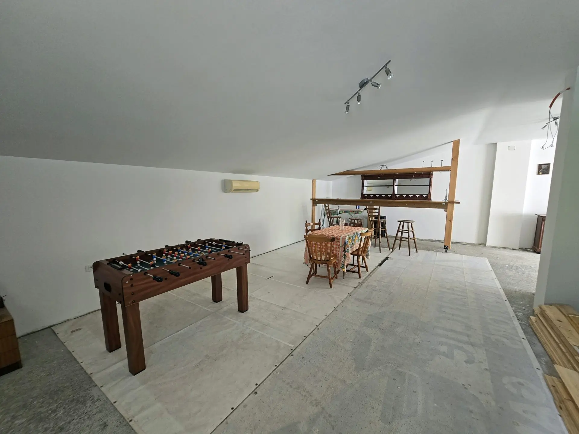 Soca Area – Kobarid, Spacious house with commercial space