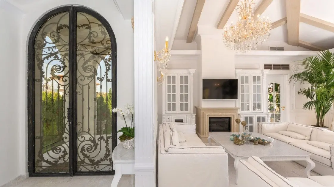 Luxurious four bedroom villa and pool in Sunny Beach for sale
