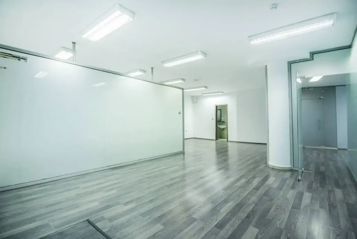 Multifunctional business building with excellent layout and square footage