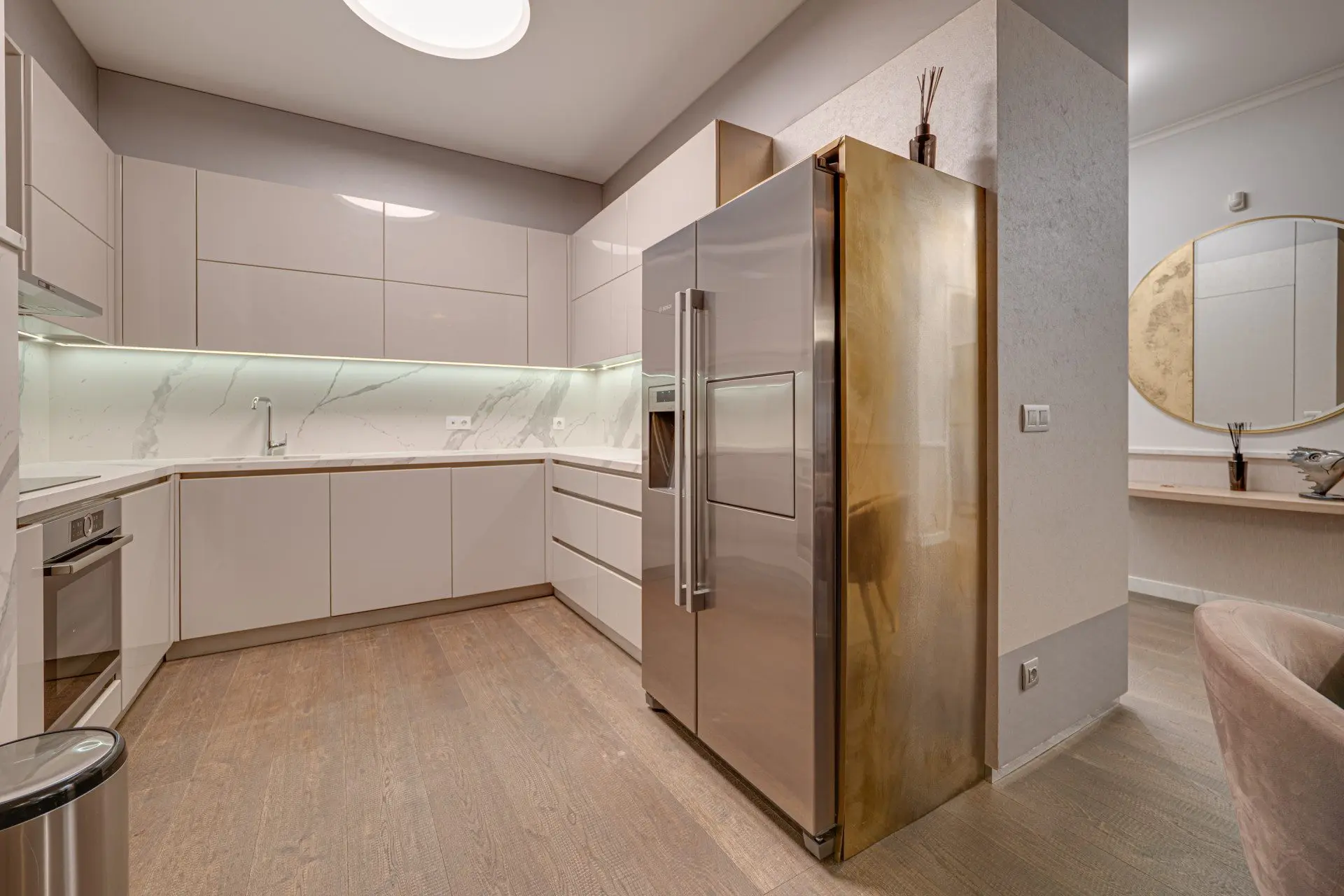 Designer apartment in an iconic building with a parking space included in the price