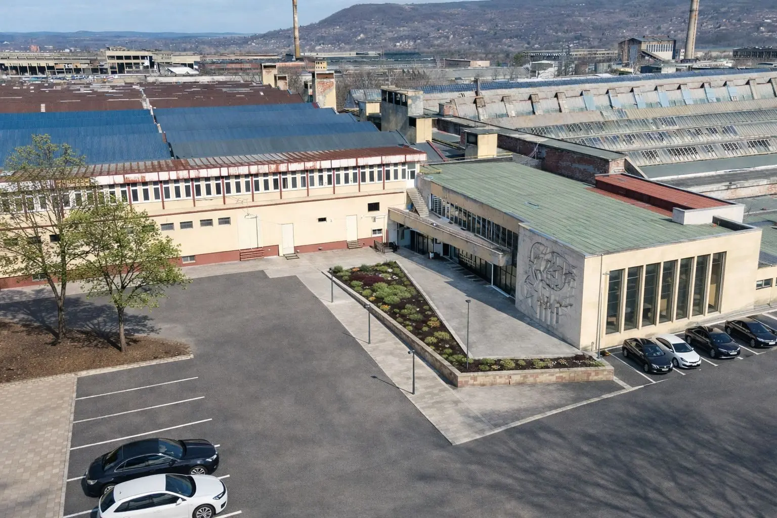 Industrial complex with exceptional potential for manufacturing, logistics and investment for sale