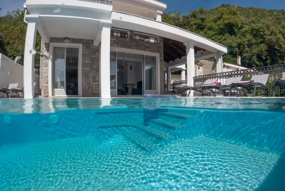 Four bedrooms villa Boka Bay