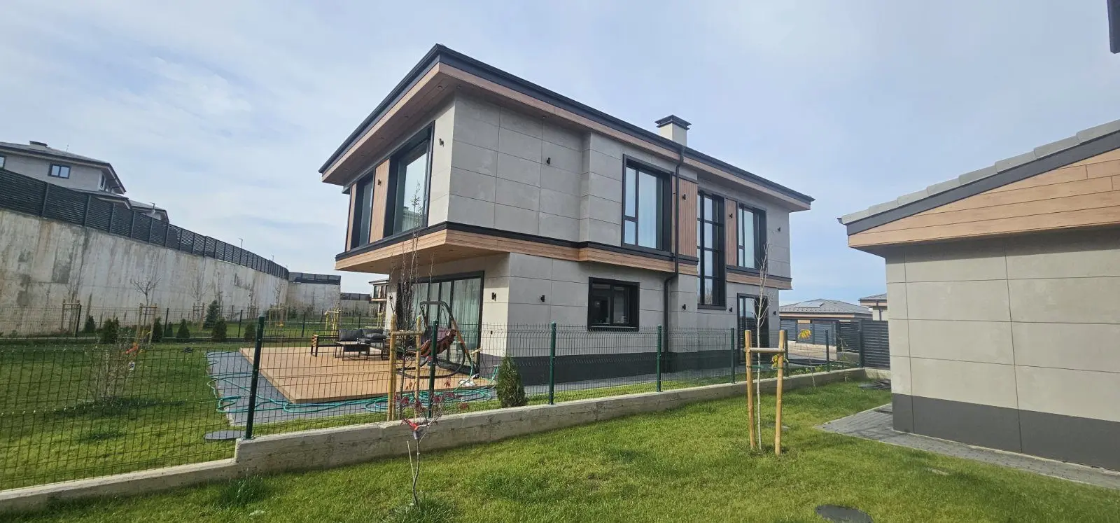 9c5a9716f12855aff01ec0dfa83adb7e Detached house with a yard in a new gated complex in the village of Lozen for sale