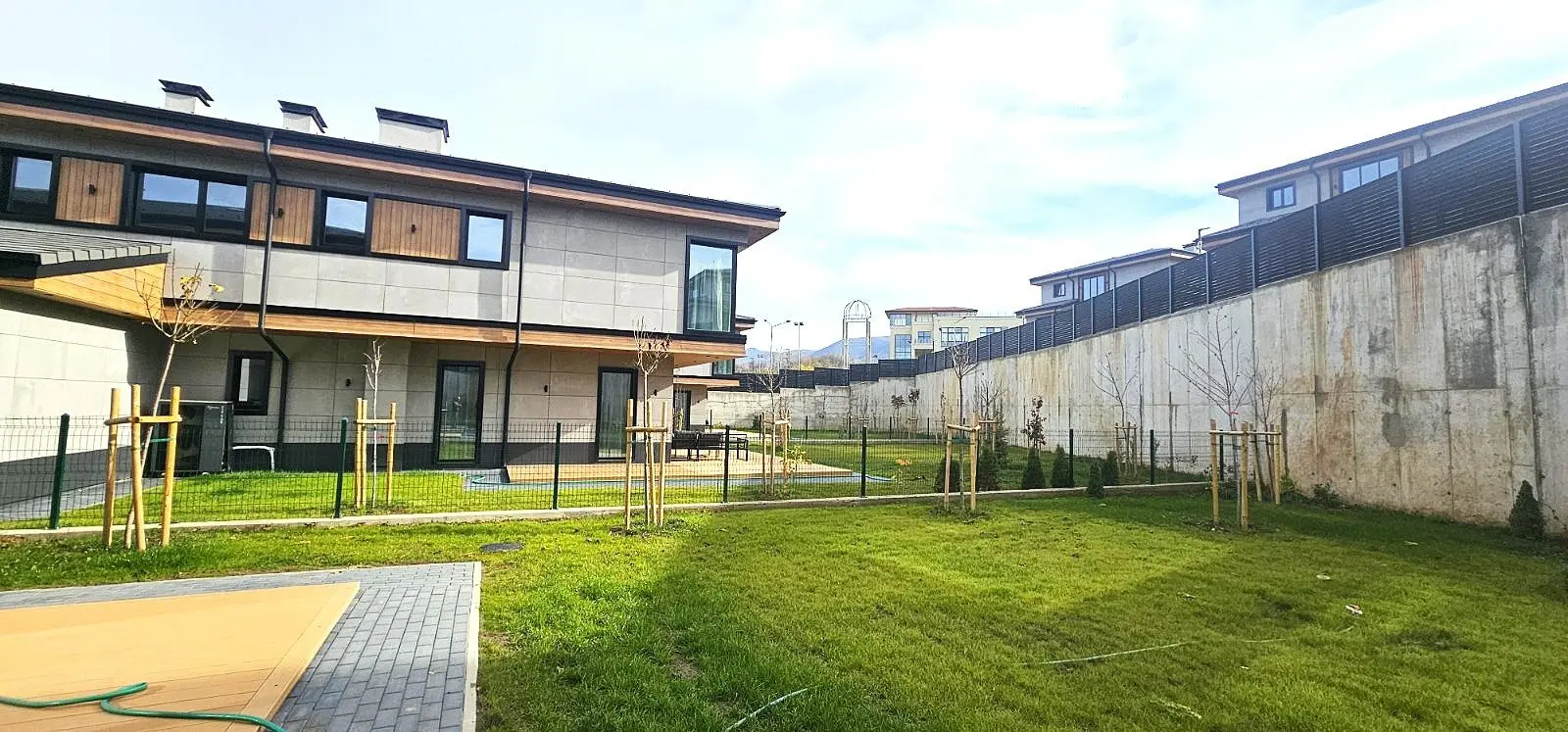 9c935ed043d773ee4139f6f939dfcc30 Detached house with a yard in a new gated complex in the village of Lozen for sale