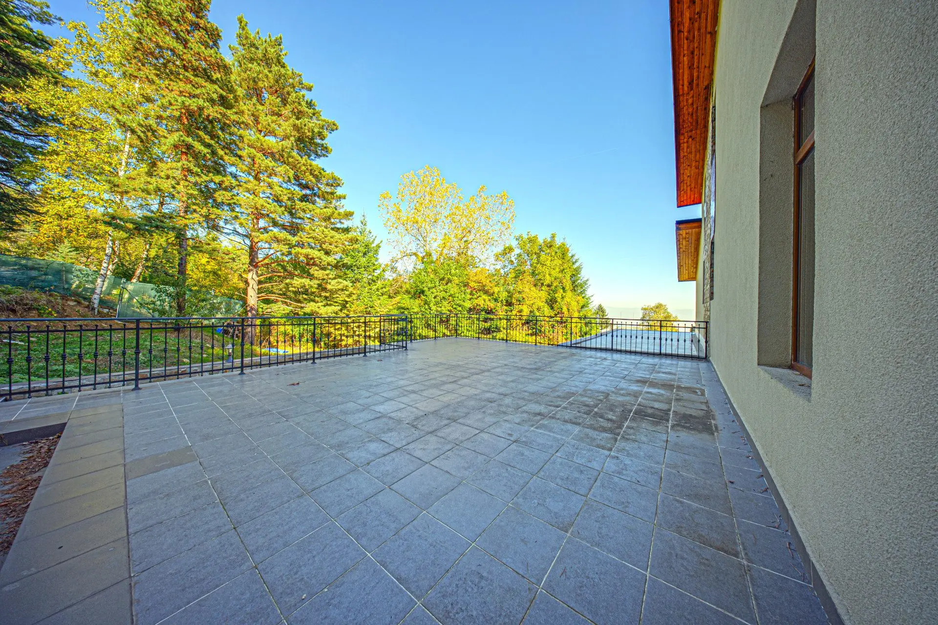 A representative house with a five-acre yard in a prestigious location in Dragalevtsi quarter