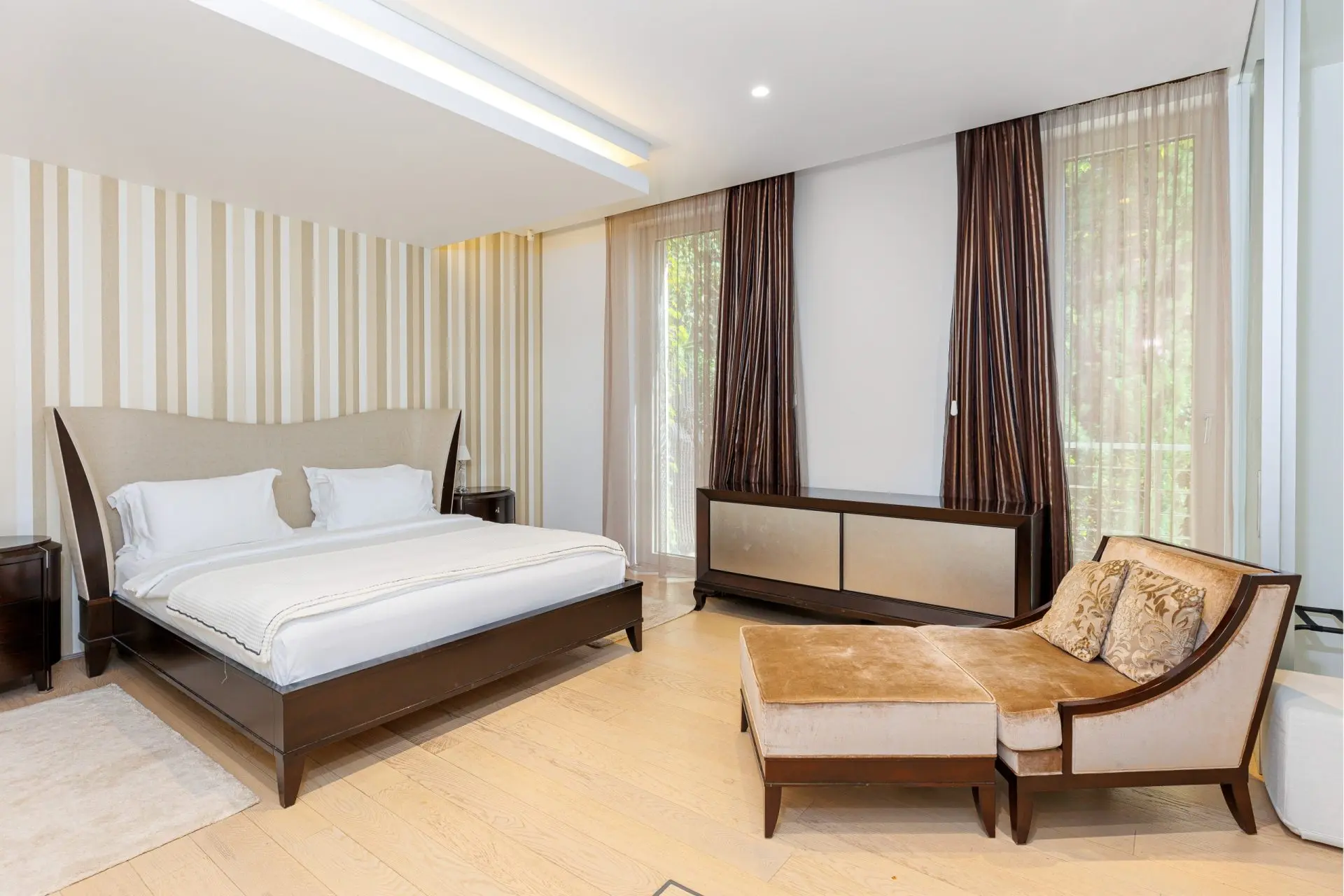 Luxurious and spacious apartment