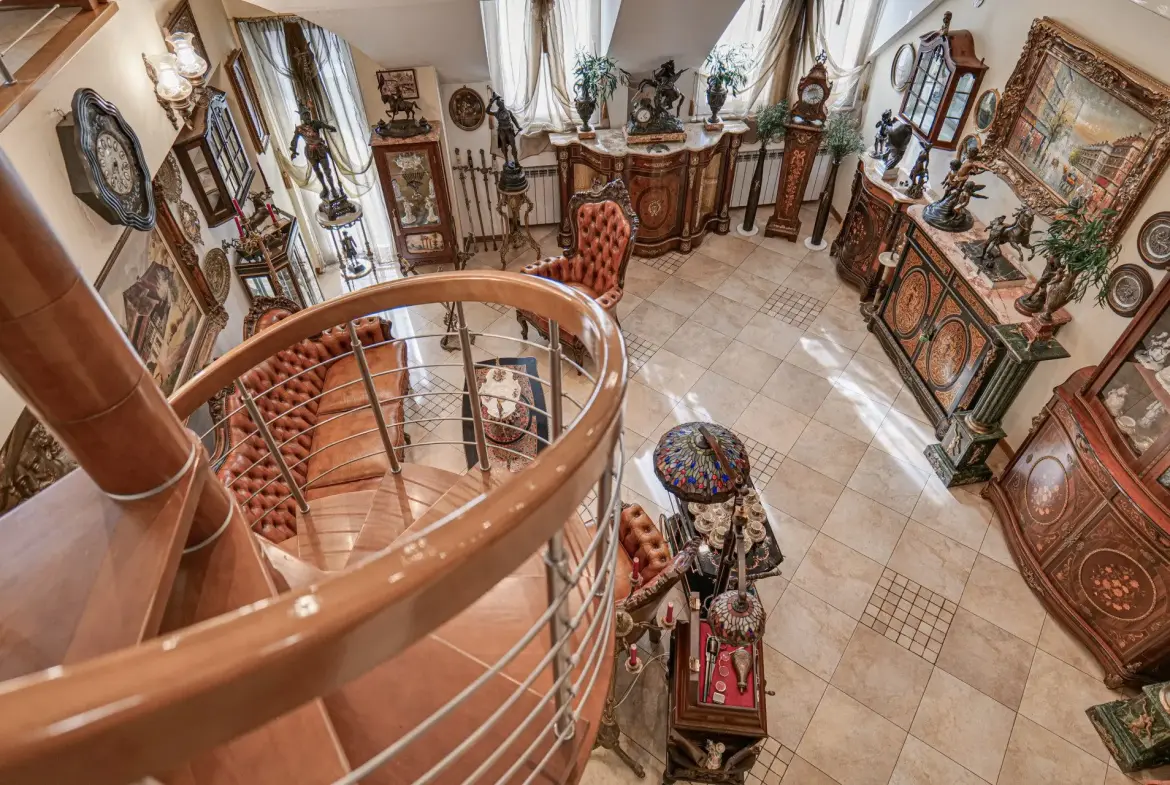 Aristocratic multi-room apartment with unique antiques in Mladost 1 for sale