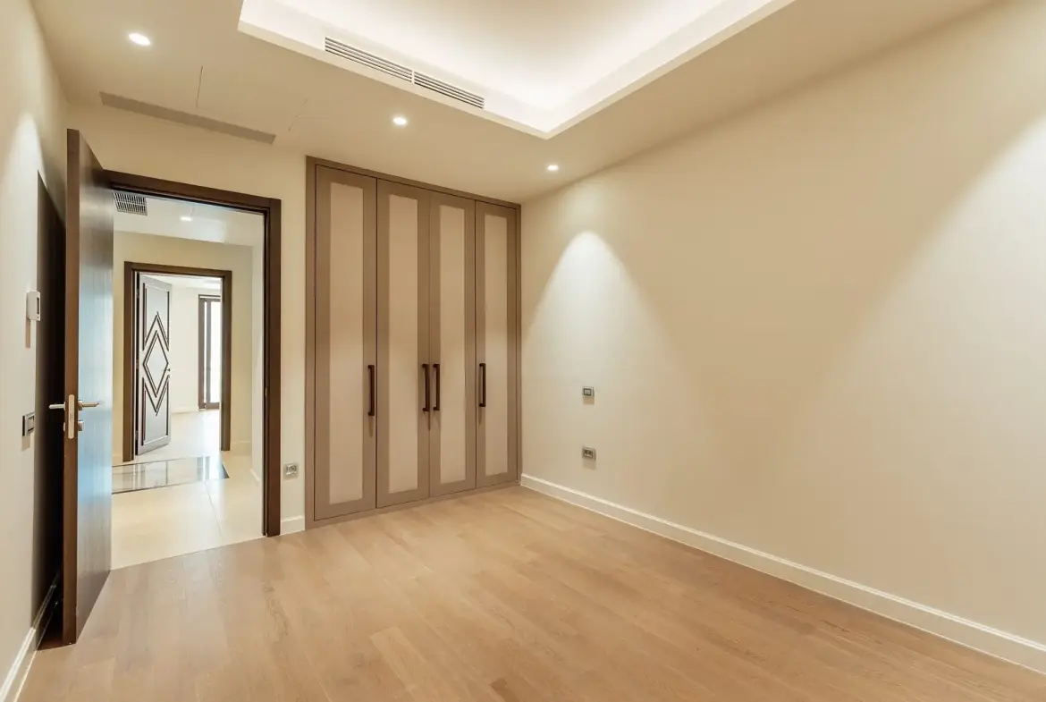 Three-bedroom apartment in Village Residence