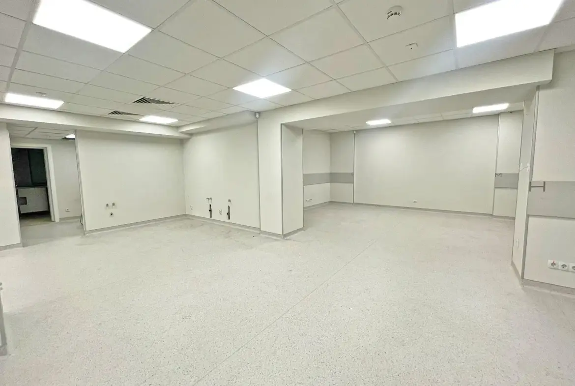 Spacious office with a top location on Moskovska Street for sale