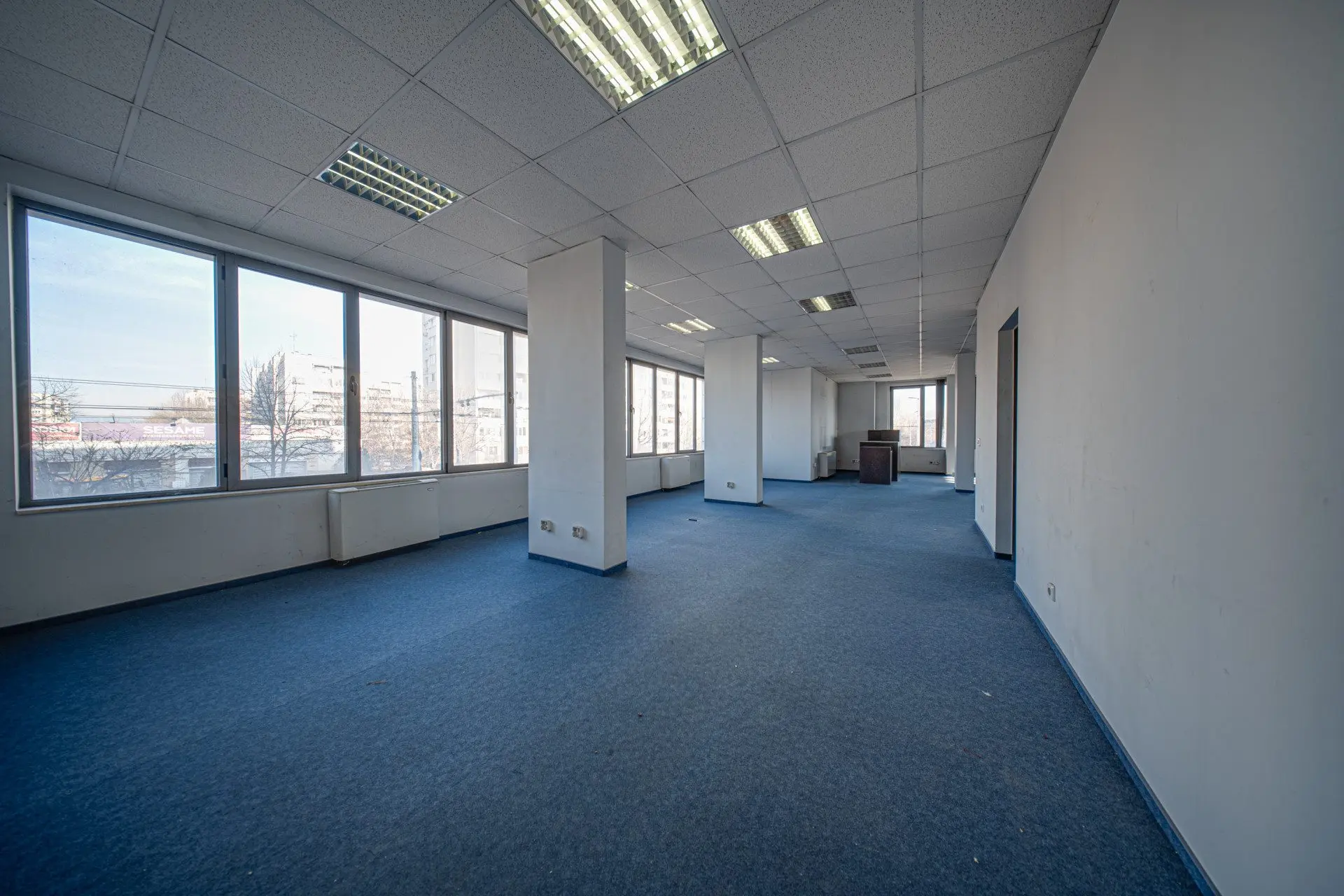 Office building with warehouse in a convenient location in Druzhba 2 district for sale
