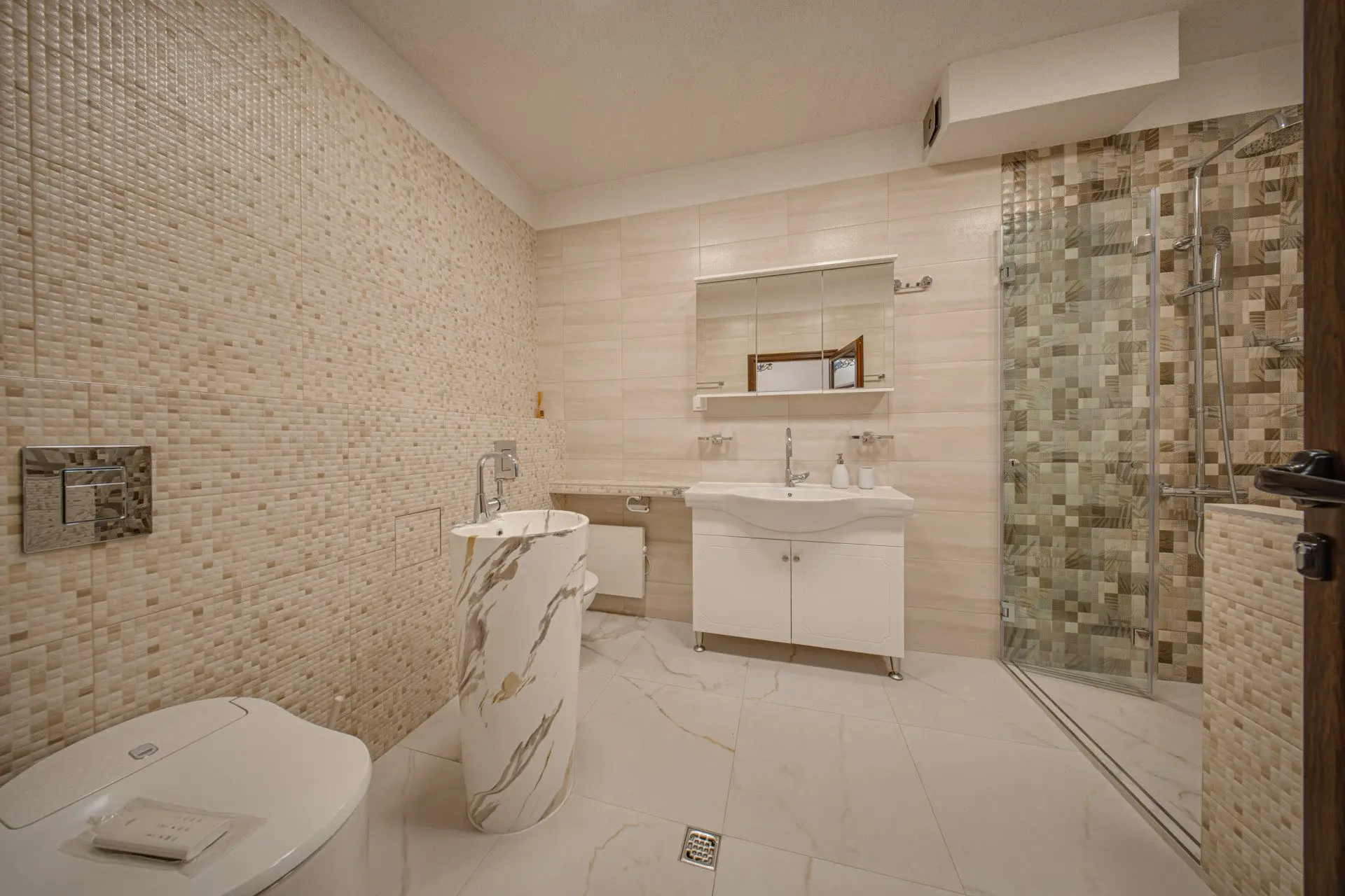 Fully renovated and partially furnished house in Oborishte for sale