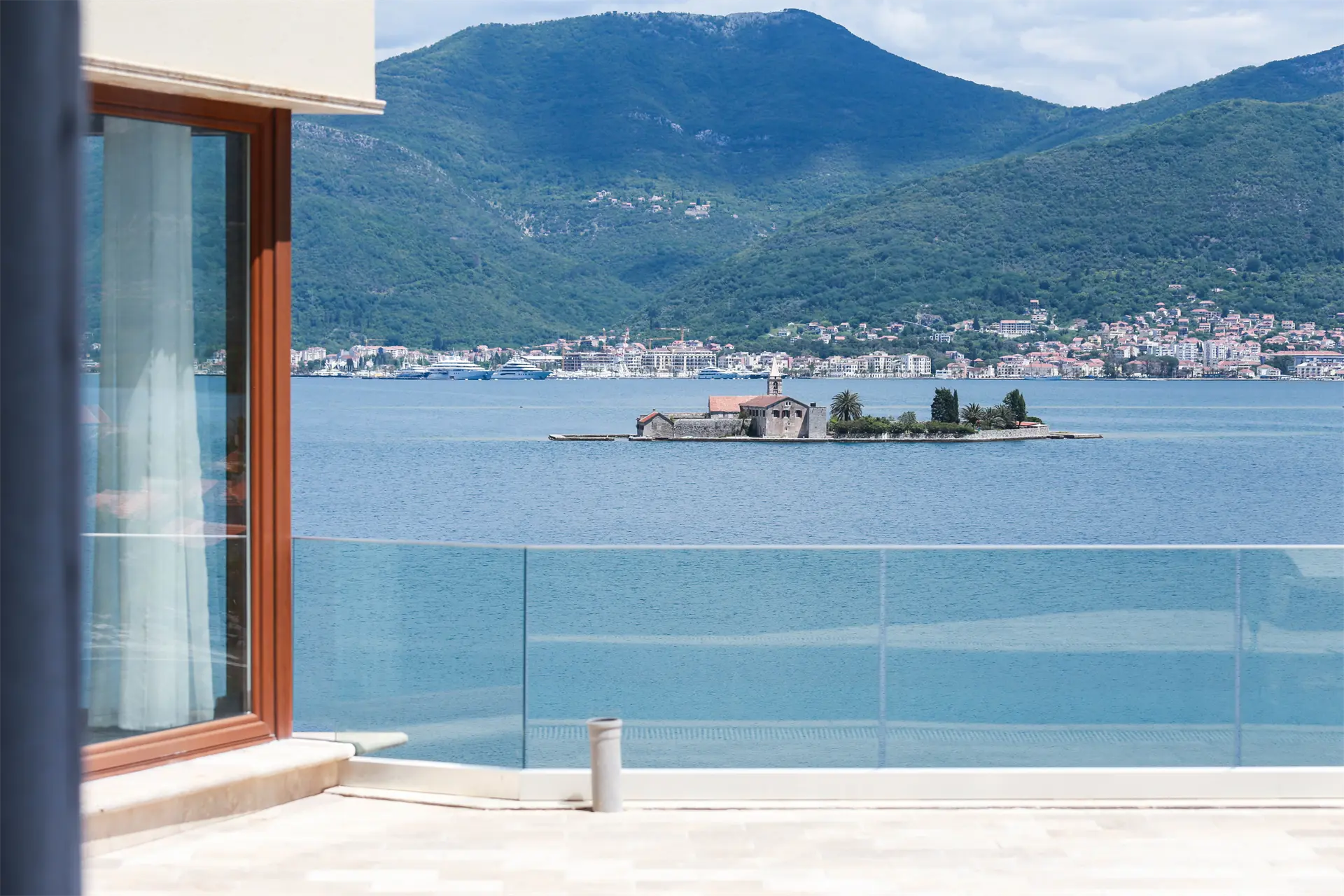 9ff542450a676ededbc92dbeb73d6246 Beachfront Villa