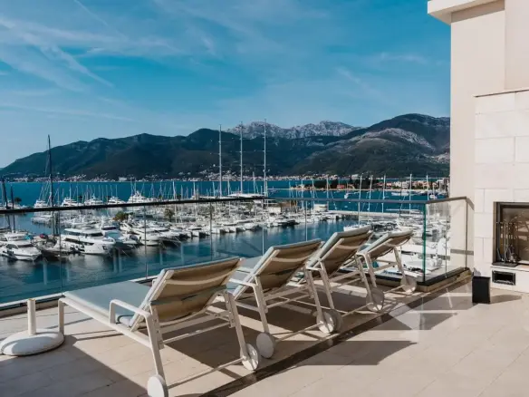 Penthouse, Regent Pool Club Porto Montenegro — 381 m², 3 Bed