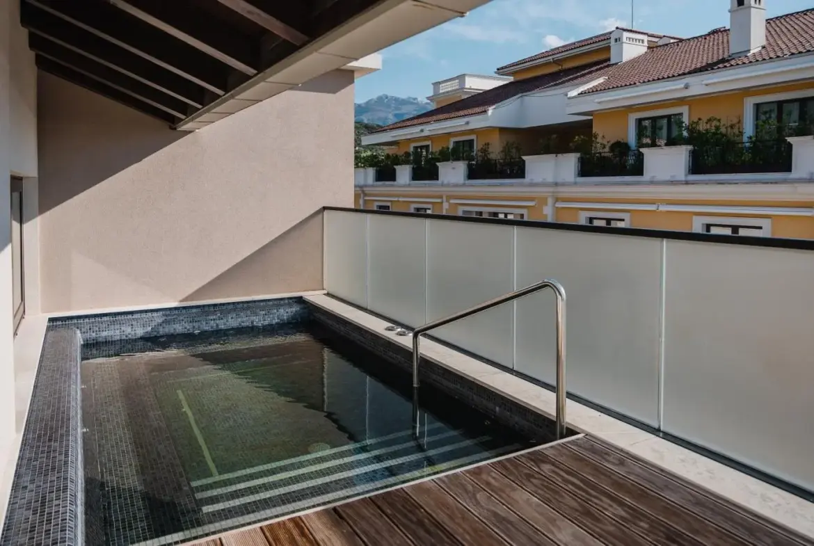 Penthouse, Regent Pool Club Porto Montenegro — 381 m², 3 Bed