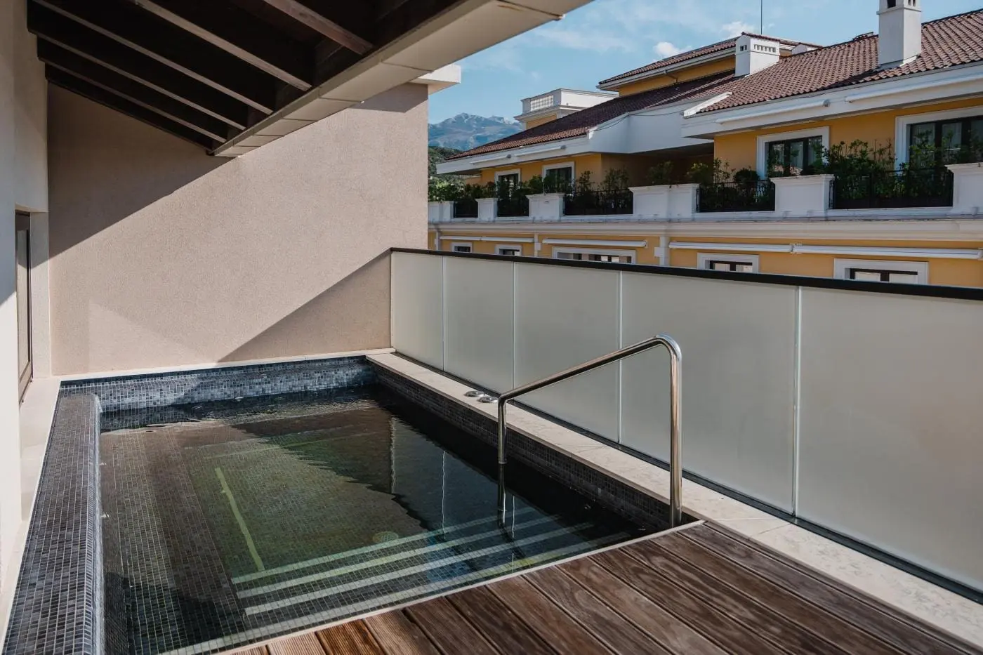 MRE-property-Montenegro-4 Penthouse, Regent Pool Club Porto Montenegro — 381 m², 3 Bed