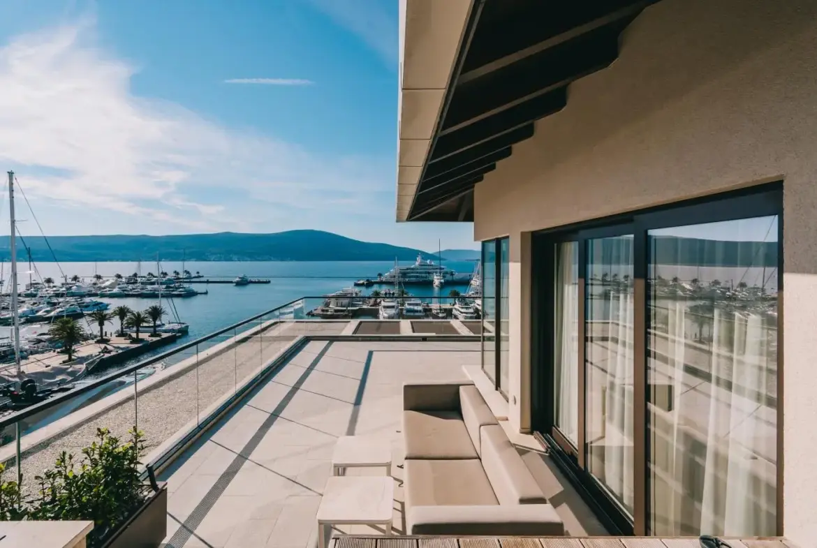Penthouse, Regent Pool Club Porto Montenegro — 381 m², 3 Bed