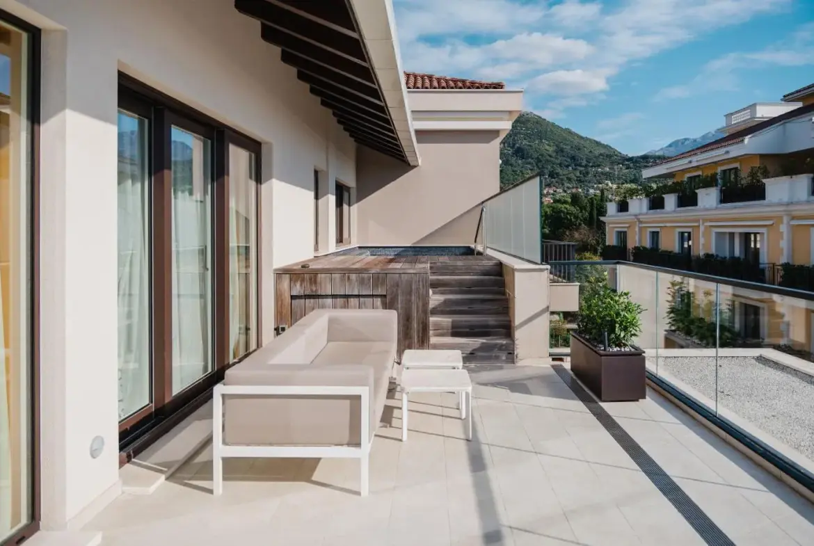 Penthouse, Regent Pool Club Porto Montenegro — 381 m², 3 Bed