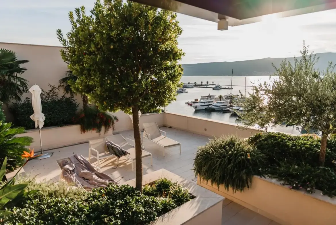 Penthouse with Infinity Pool, Porto Montenegro — 497 m², 3 Bed