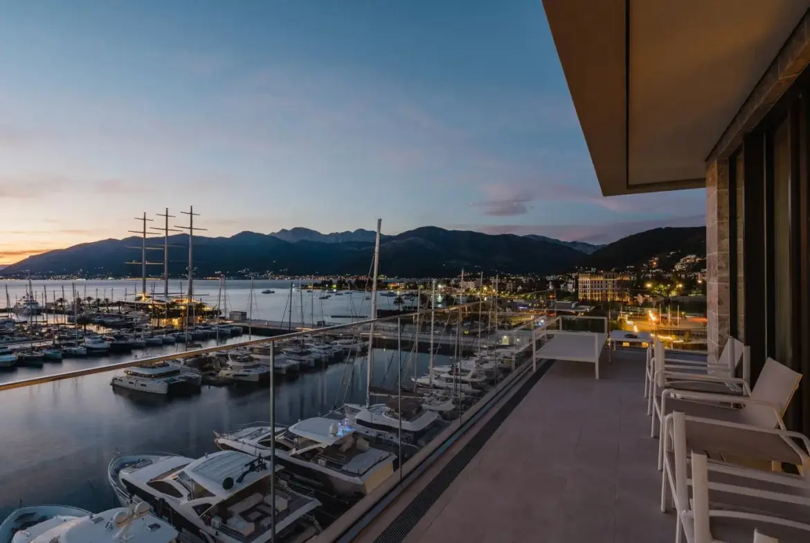 Penthouse with Infinity Pool, Porto Montenegro — 497 m², 3 Bed