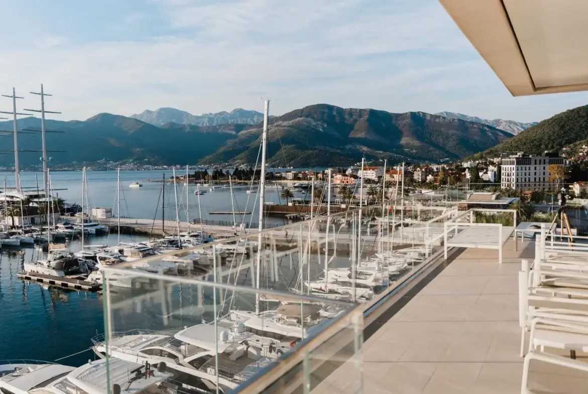 Penthouse with Infinity Pool, Porto Montenegro — 497 m², 3 Bed