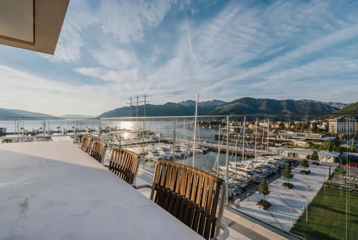 Penthouse with Infinity Pool, Porto Montenegro — 497 m², 3 Bed